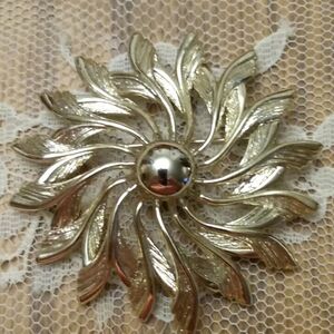 Sarah Coventry Goldtone Flower Swirl Domed Brooch Pin